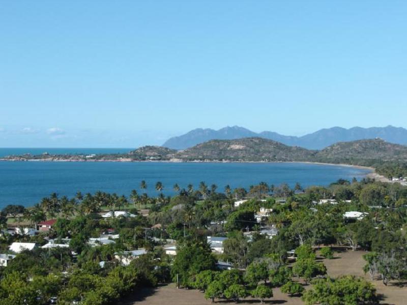 Queens Beach Tourist Village Bowen Exterior photo