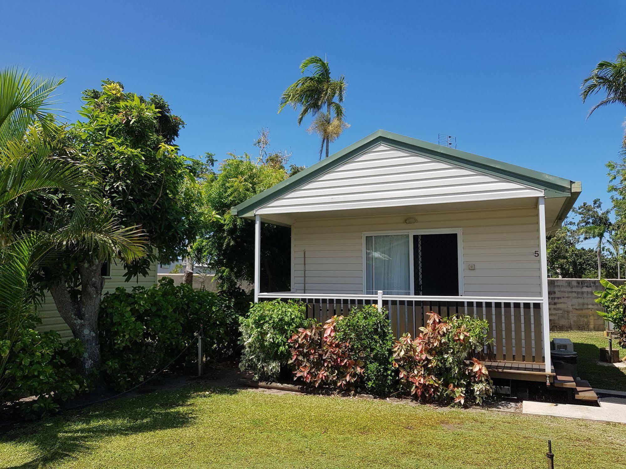 Queens Beach Tourist Village Bowen Exterior photo